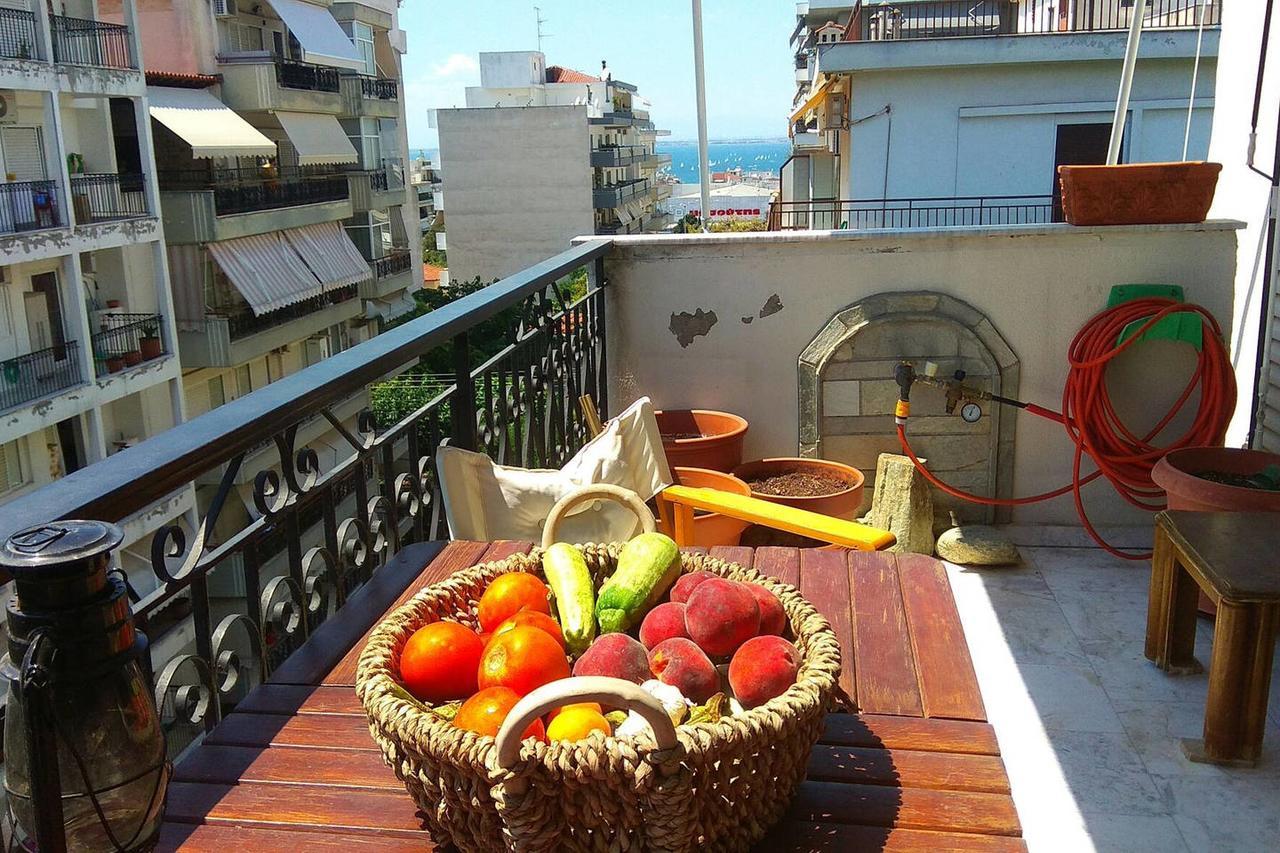 Private Room In A Shared Flat Thessaloniki Exterior photo